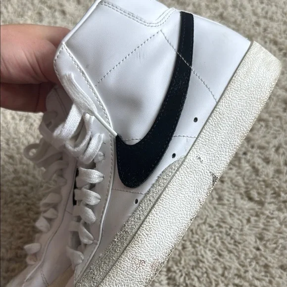 Nike Blazers - Picture 3 of 7